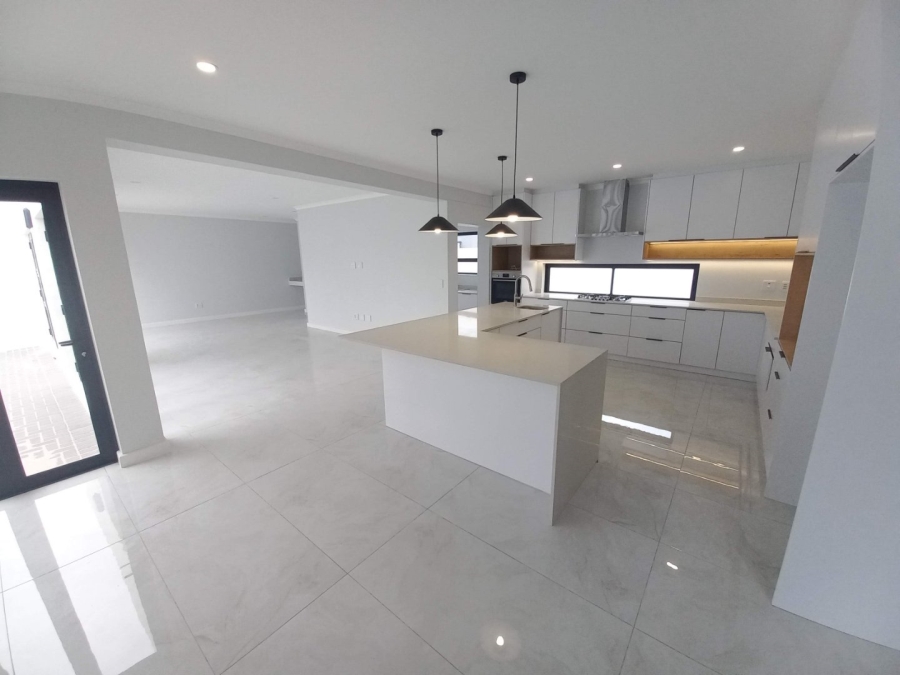 5 Bedroom Property for Sale in Sandown Western Cape